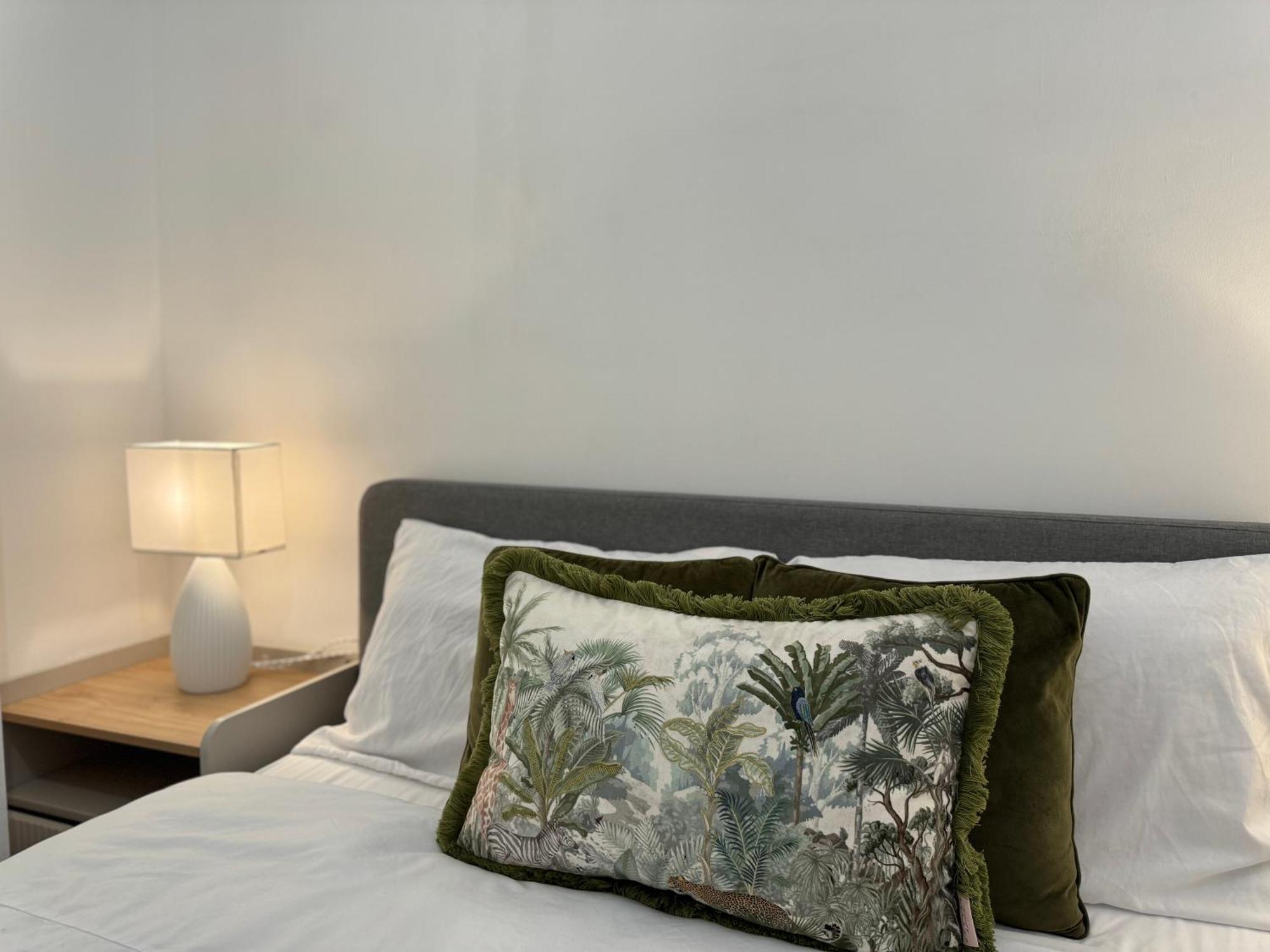 Holiday Home 2Br L 2Ba With Patio-Sleep 6 Londres Exterior foto